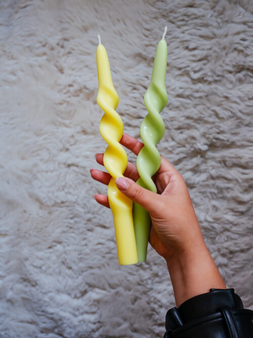 Chandelle Torsadée 25 CM décorative en cire de colza faite à la main - 6 couleurs disponibles