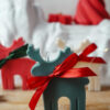 Bougie Sculpturale Cerf Vert – Parfum Sapin Bougie Sculpturale Cerf de Noël en vert avec parfum sapin.