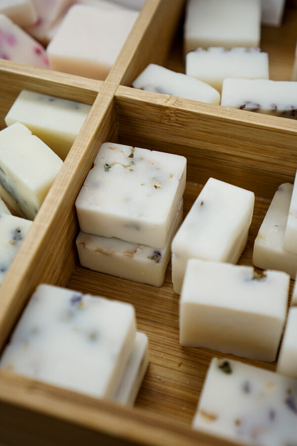 Les 10 Fragrances des Fondants Parfumés Présentation des 10 senteurs des fondants parfumés avec leurs inspirations.