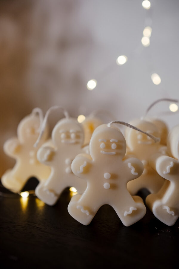 Bougies artisanales en forme de bonhomme pain d’épices, en cire végétale, Ysadena Belgique