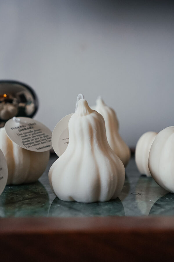 Bougie citrouille blanche parfum pumpkin spiced latte Ysadena bougie citrouille blanche parfumée épice de citrouille artisanale Belgique