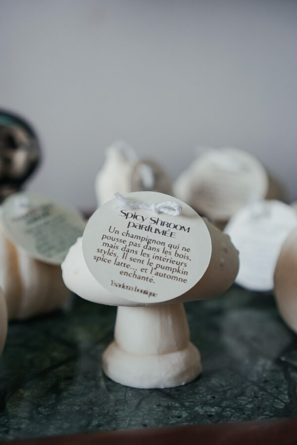 Bougie decorative champignon parfum Pumpkin Spiced Latte Ysadena Bougie champignon sculpturale blanche parfumée Pumpkin Spiced Latte – Ysadena.