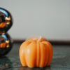 bougie-citrouille-orange-mini-pumpkin-spiced-latte-belgique bougie citrouille orange mini parfumée Pumpkin Spiced Latte coulée à la main en Belgique