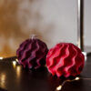 Bougies Torsadees de Noel Collection artisanale Ysadena Duo de bougies torsadées rouges et violettes en cire végétale, décoration de Noël