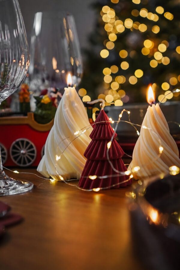 Bougie Sapin Torsadé parfumée – Collection de Noël artisanale Ysadena