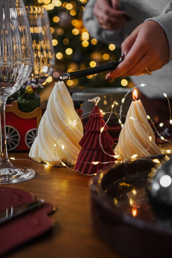 Bougie Sapin Torsadé parfumée – Collection de Noël artisanale Ysadena