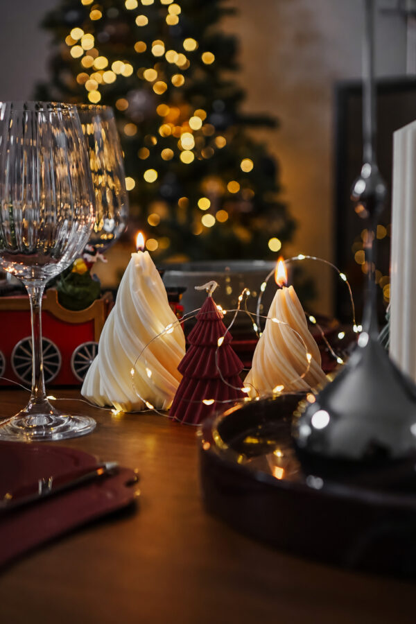 Bougie Sapin Torsadé parfumée – Collection de Noël artisanale Ysadena