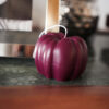 bougie-citrouille-burgundy-pumpkin-spiced-latte-ysadena ALT : Bougie citrouille burgundy parfumée Pumpkin Spiced Latte Ysadena