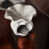 detail-bruleur-fondants-fleur-blanc Brûleur Fleur Gris pour Fondants Parfumés